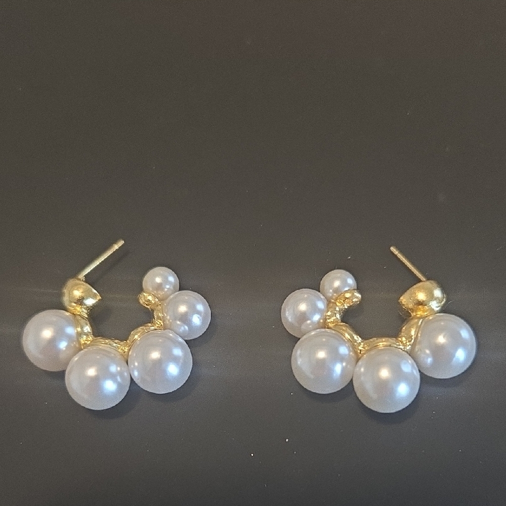 Be Inspired Gold and Pearl Earrings